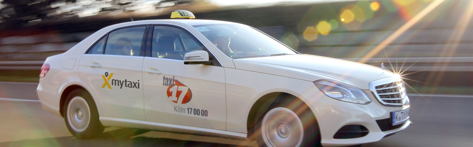 taxi17 fährt durch Köln
